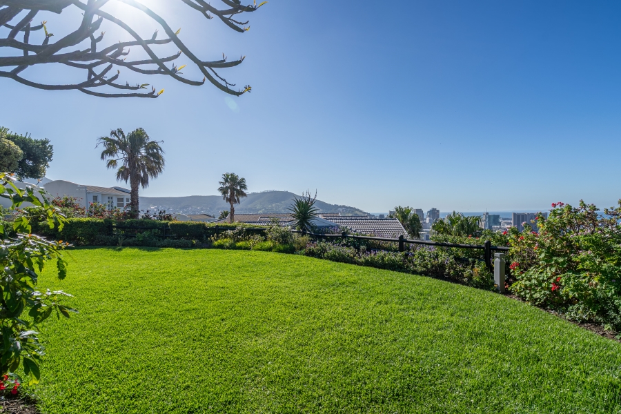 2 Bedroom Property for Sale in Vredehoek Western Cape